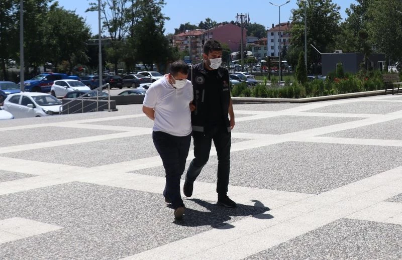 Zimmetine para geçirmekten aranan bankacı adliyeye sevk edildi
