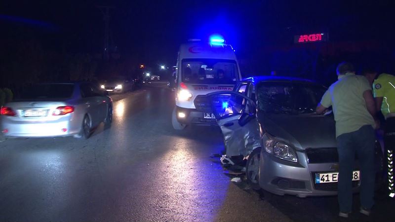Arnavutköy’de 2 otomobil çarpıştı: Anne ve 2 çocuğu yaralandı
