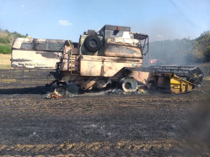 Alev alan biçerdöver ormanı yakıyordu
