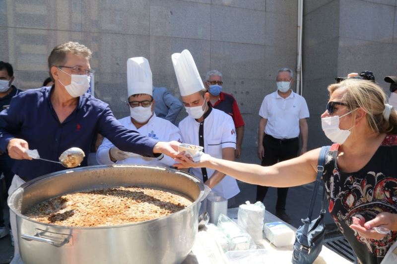 Edremit Belediyesi aşure hayırları başladı
