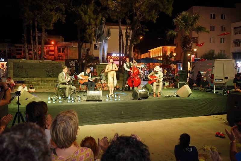 Ayvalık 7. AIMA Müzik Festivali Flapper Swing Jazz Band’in konseriyle veda etti
