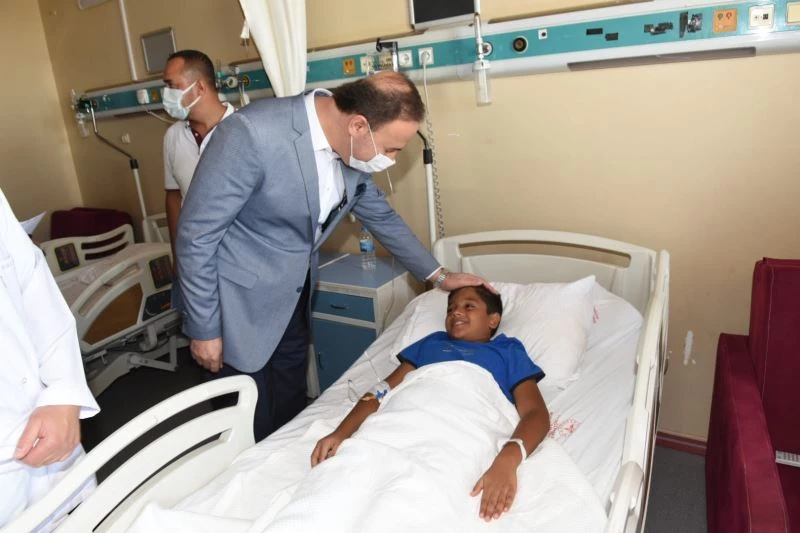 Trafik kazasında ayakkabısını kaybeden çocuğa ayakkabı sözü
