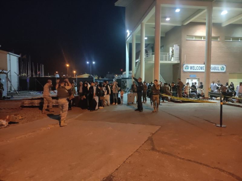 MSB: “Kabil’deki Hamid Karzai Uluslararası Havaalanı’nda güvenliğin sağlanması ile birlikte tahliye uçuşları da sürüyor”
