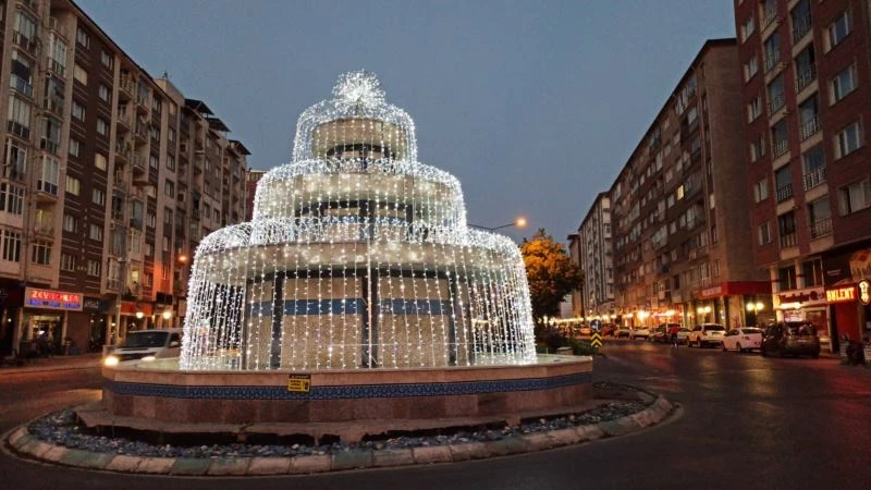 Süs havuzu ışıklandırıldı
