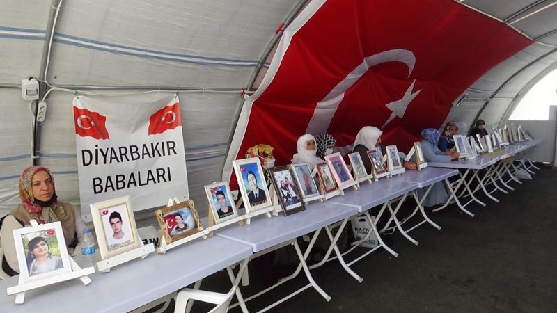 Evlat nöbetindeki anne: “Siyaset yapmaya değil, oğlumu almaya geldim”
