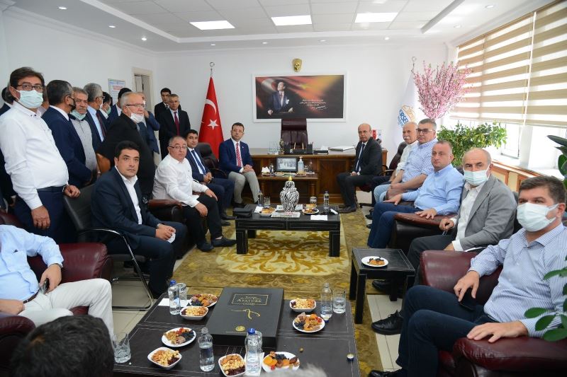 Ekicioğlu, CHP’li Belediye Başkanlarını ağırladı
