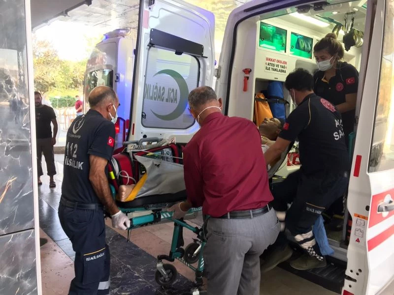 Silahını temizleyen doktor kazara kendini vurdu
