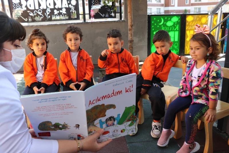 AKD KİDS çocuklara kitap sevgisini aşılıyor
