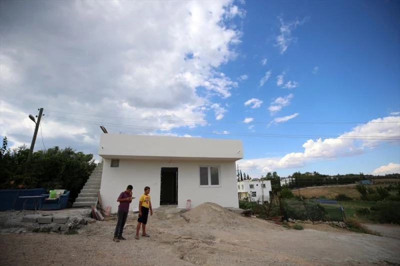 Olcay öğretmen topladığı yardımlarla zihinsel engelli öğrencisinin ailesine ev yaptırdı
