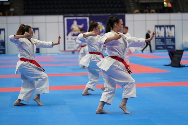 Altın kızlar Avrupa fatihi
