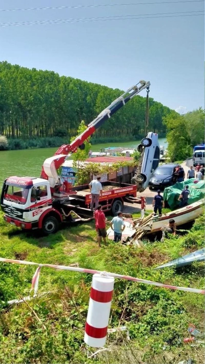 Kontrolden çıkan otomobil, Melen Çayı’na uçtu
