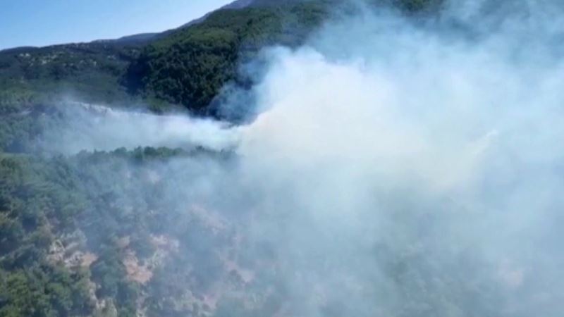 Kazdağları’ndaki orman yangını rüzgârın etkisiyle büyüyor
