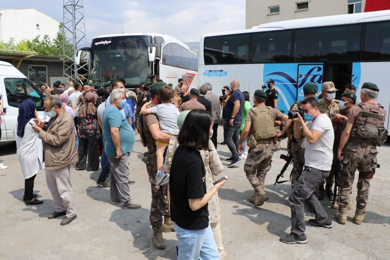 Fırat Kalkanı görevini başarıyla tamamlayan özel harekâtçılar aileleriyle kucaklaştı
