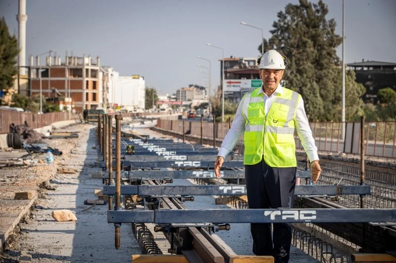 Çiğli Tramvayı’nda ilk raylar döşendi
