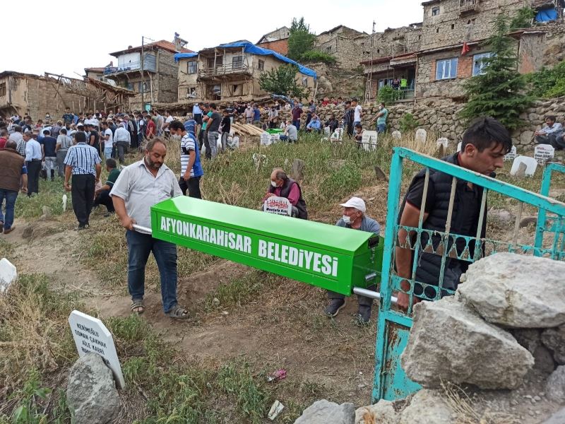 Eşini ve 2 yaşındaki oğlunu öldürüp intihar eden kişi geride 14 sayfalık mektup bıraktı
