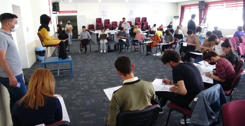 (Özel) Vanlı öğrenciler yetenek sınavlarına hazırlanıyor
