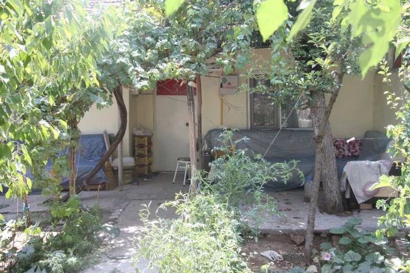 Karısına laf attığını iddia ettiği kişiyi bıçaklayarak öldürdü
