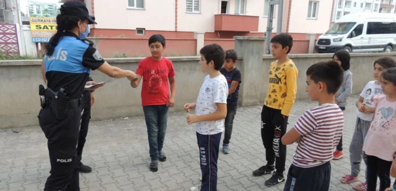 Kars’ta polis çocukları bilgilendiriyor
