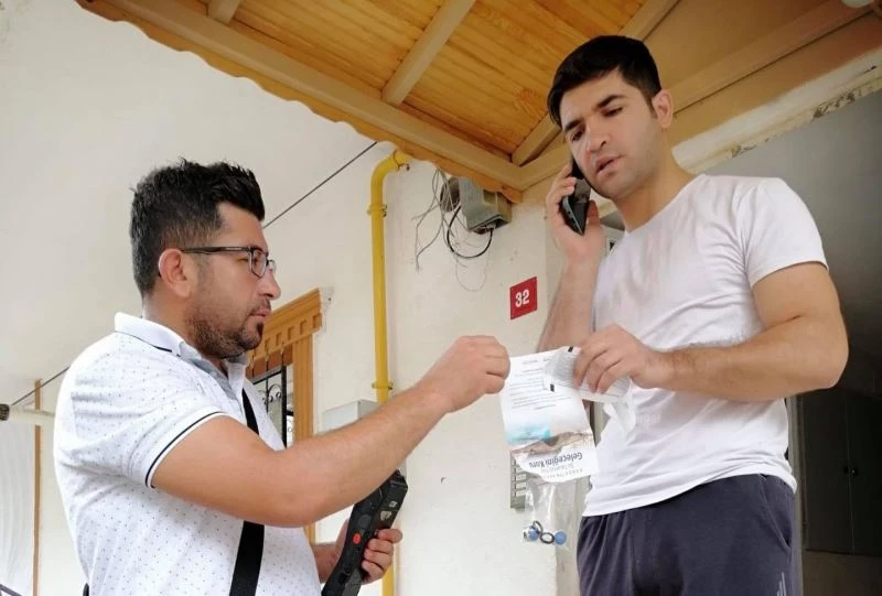 Adıyaman Belediyesi, su tüketimi fazla olan hanelere aparat dağıttı
