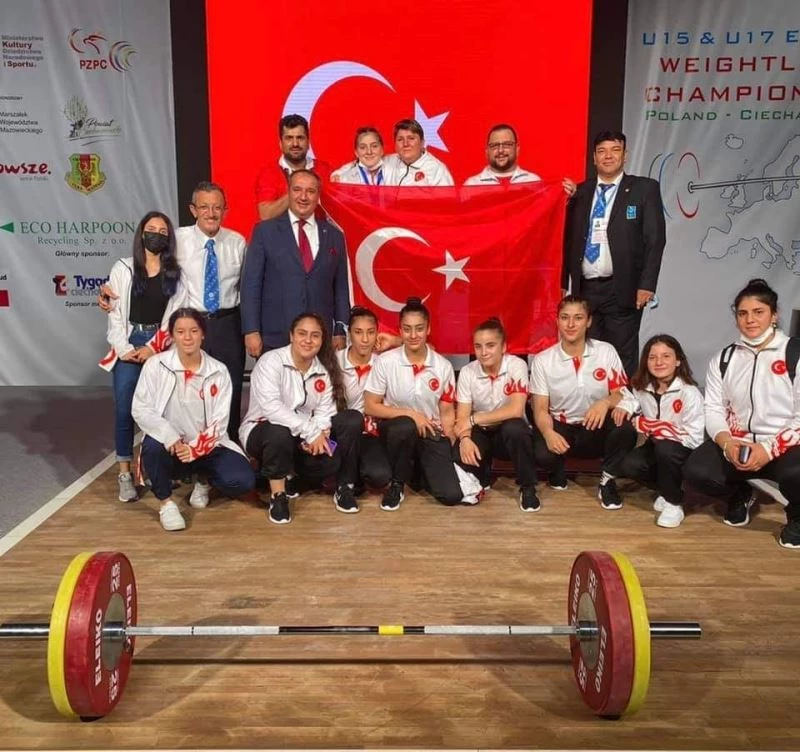 Başkan Özcan Avrupa Şampiyonu Burcu’yu tebrik etti
