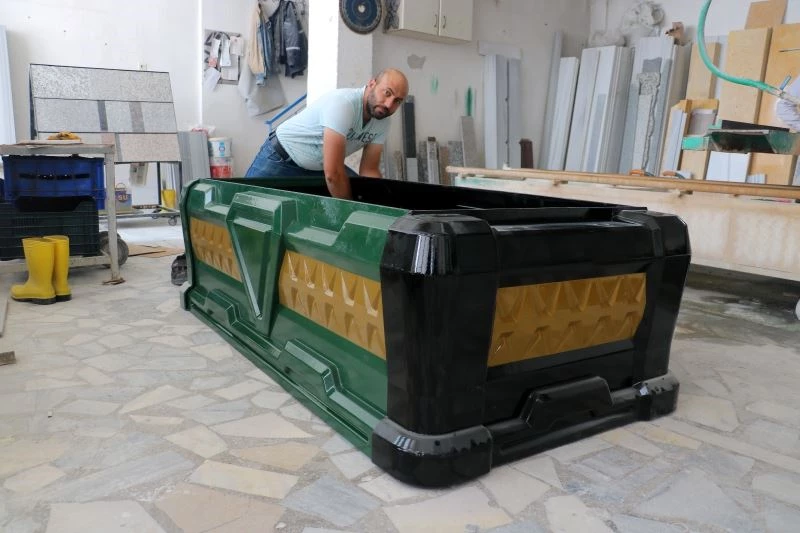 Batıda saksı mezar olarak kullanılıyor, 40 yıl ömrü var
