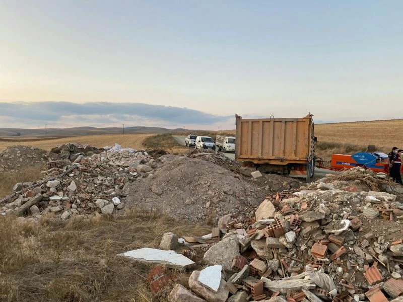 Dere yatağına moloz döken vatandaşa 13 bin lira ceza
