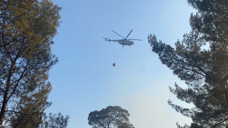 Seydikemer’deki yangına 5 helikopter ile havadan müdahale ediliyor
