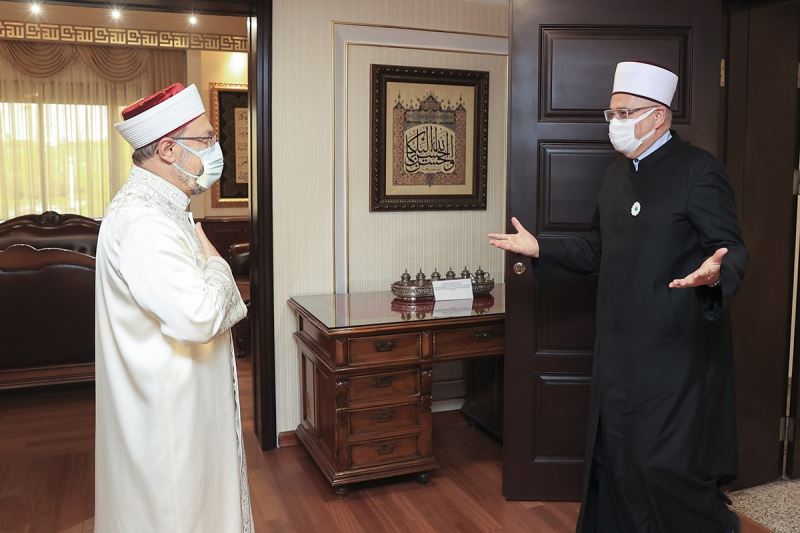 Diyanet İşleri Başkanı Ali Erbaş: “Olmazsa olmazımız, Kur’an ve sünnet çizgisine riayet etmektir”
