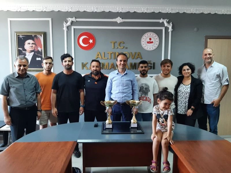 Ayak tenisine Altınova damgası
