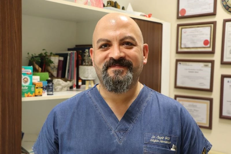 Doktor 4. doz aşıyı oldu, 12 yaşındaki oğlunu da aşıladı
