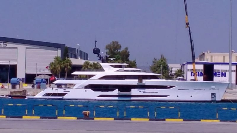 Dillere destan yat Suudi sahibi için denize indirildi: O yatı İHA görüntüledi
