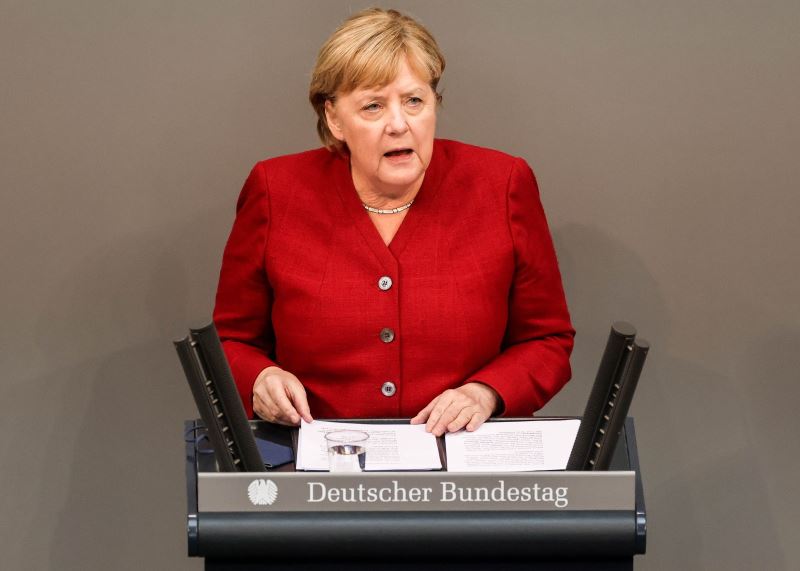 Merkel: “Afganistan’daki kazanımların korunması için Taliban ile görüşmeler devam etmeli