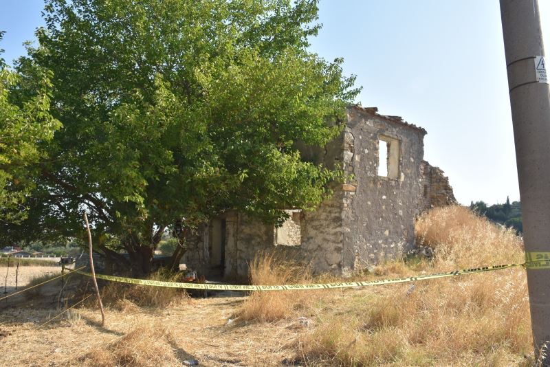 Urla’da baltalı dehşetin cinayet zanlısı her yerde aranıyor
