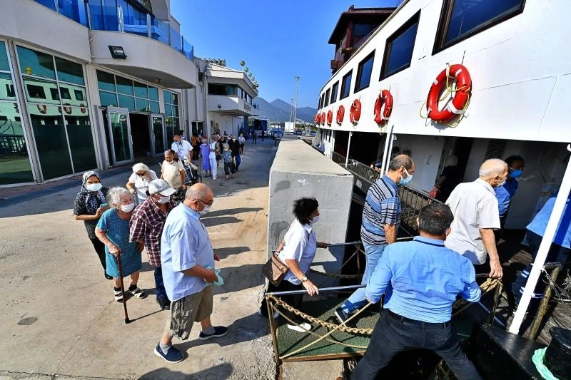 Nostalji vapuru 65 yaş üzeri yolcular için seferde
