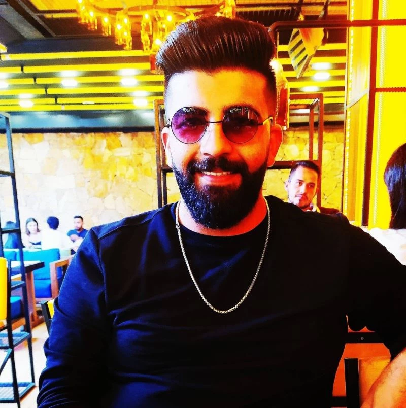 Ev arkadaşını öldürüp kendi başına sıktı
