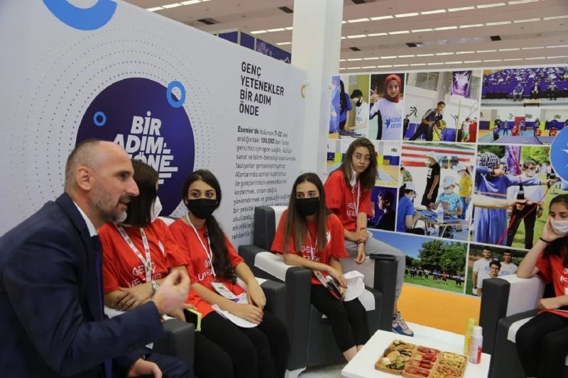 Genç Yetenekler ödüllerini Cumhurbaşkanı Erdoğan’dan aldı
