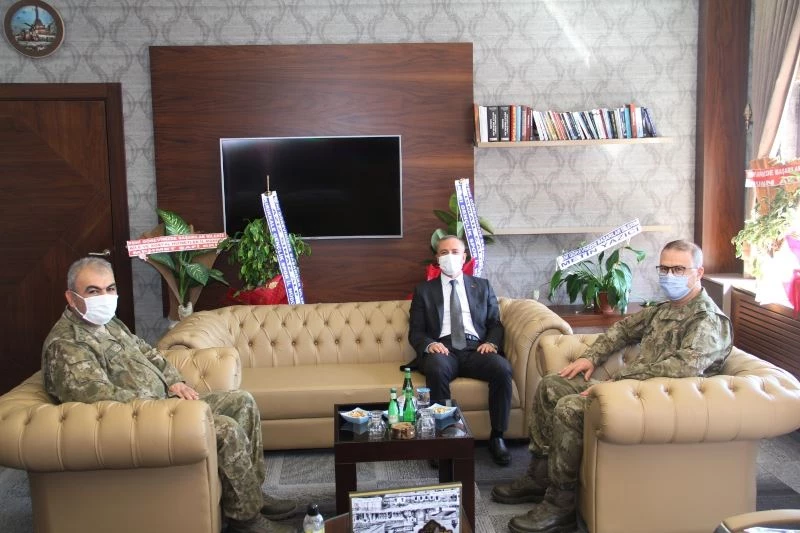 Tugay Komutanı Kasalak’tan Ağrı Milli Eğitim Müdürü Kökrek’e ‘hayırlı olsun’ ziyareti
