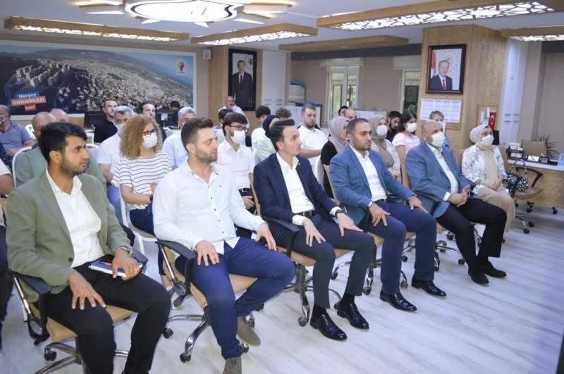 ‘Gençsin, geleceğinden vazgeçme’
