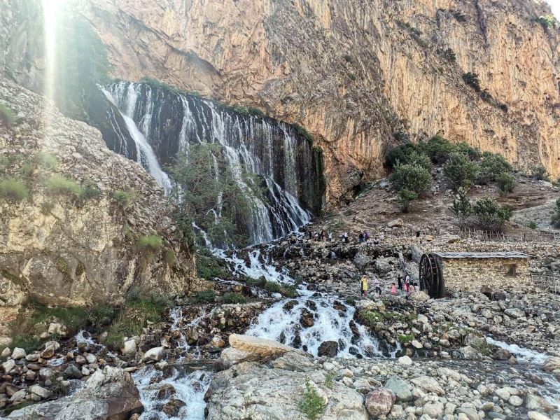 (Özel) Niagara’dan daha yüksek Kapuzbaşı Şelalesi görenleri büyülüyor
