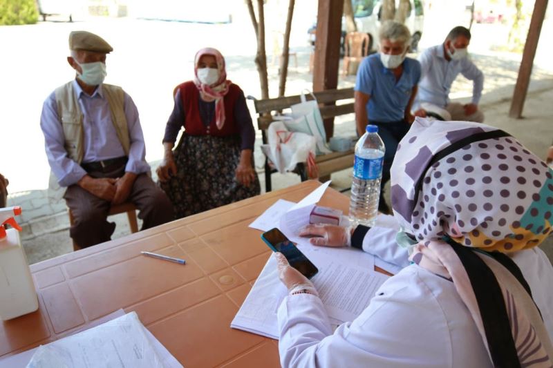 Aksaray’da mobil aşı ekipleri köy köy dolaşıp aşı yapıyor
