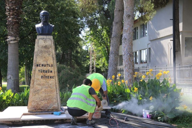 Pamukkale Belediyesi Atatürk Büstü’nü yeniledi
