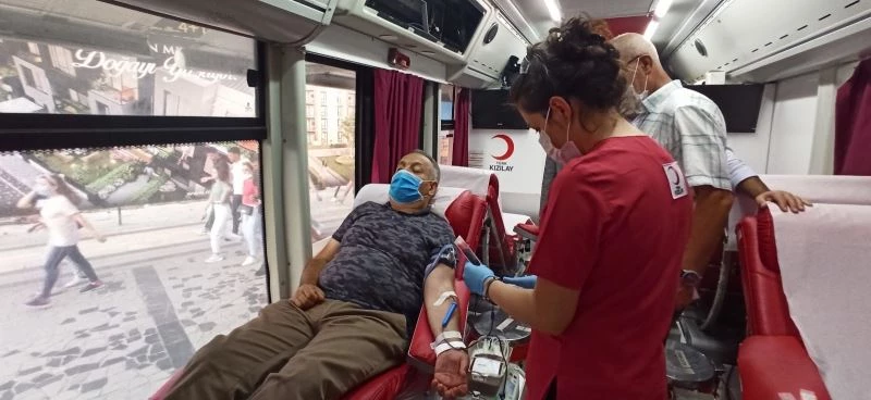 Görme engelli ilk milletvekili Ayva’dan aşı çağrısı
