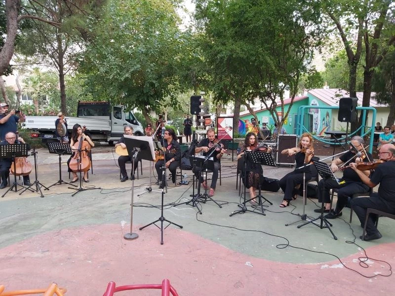 Yanan ormanlara anısına ’ormana saygı’ konseri düzenlendi
