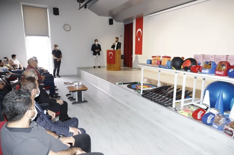 Kağıthaneli öğrencilere sportif destek
