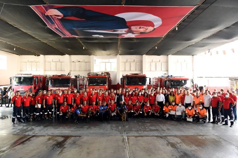 Sel ve yangınların kahramanlarına Başkan Seçer’den teşekkür belgesi
