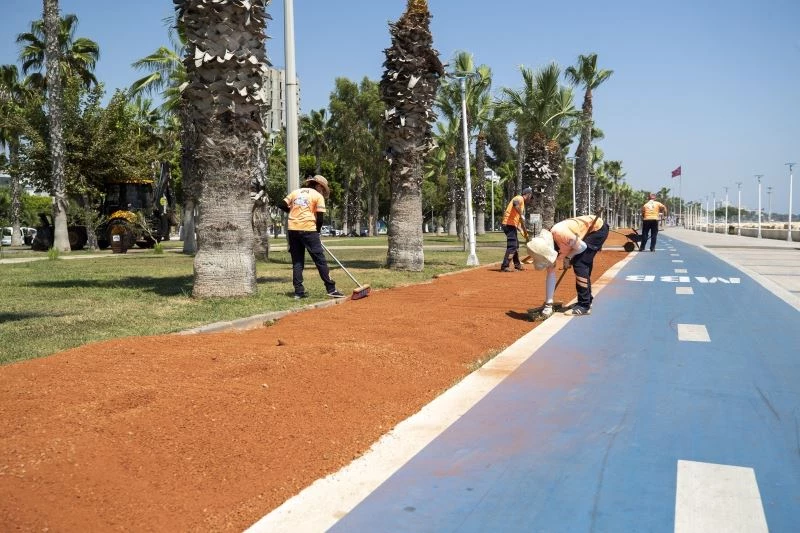 Mersin Büyükşehir Belediyesi, koşu ve yürüyüş yolunu bakıma aldı
