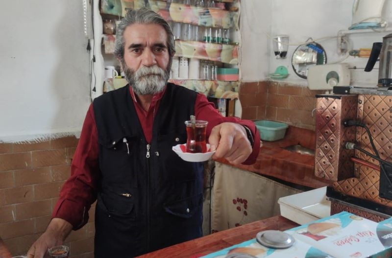 Bir çay tepsisi ile yarım asrı geride bıraktı
