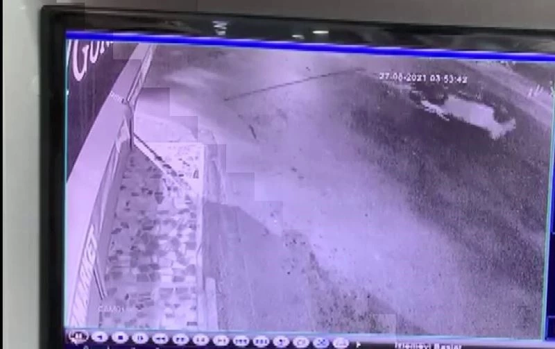 Sancaktepe’de takla atan otomobilin 50 metre sürüklendiği kaza kamerada
