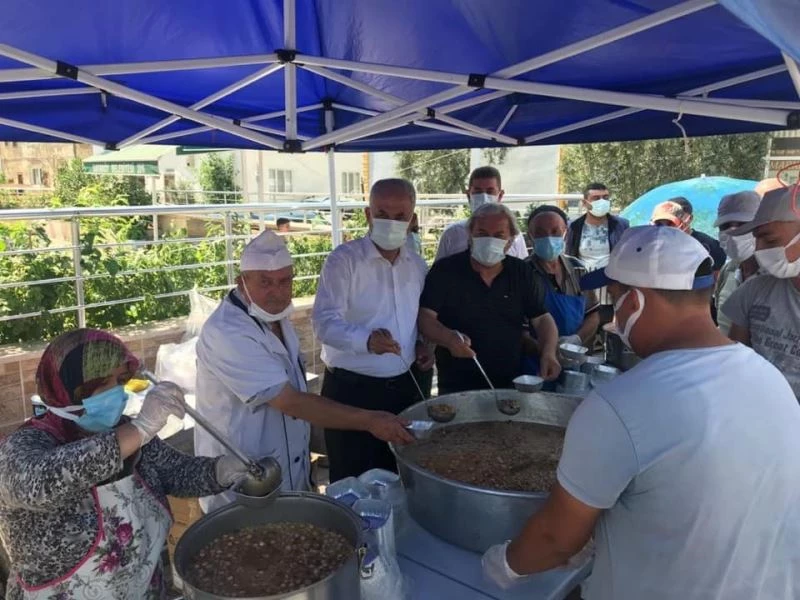 Bayırköy’de aşure dağıtıldı
