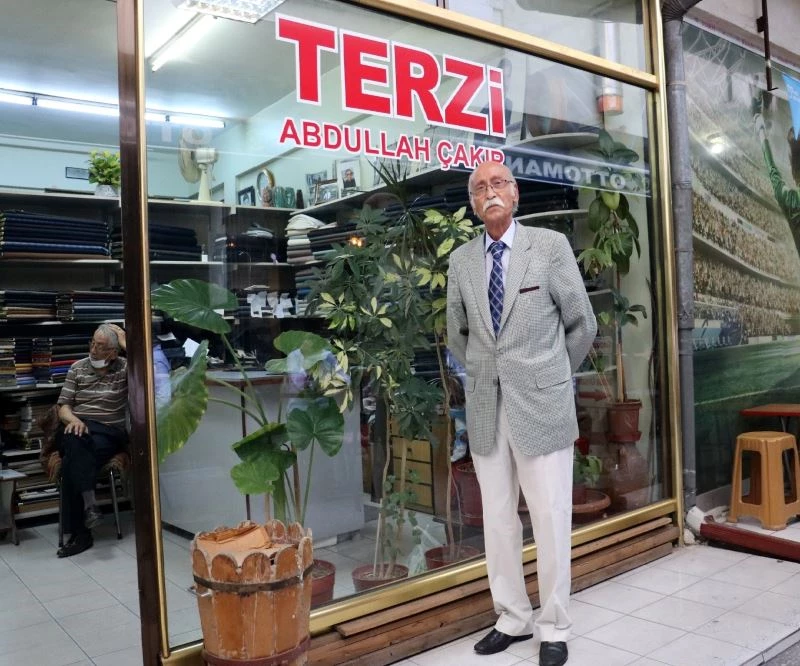 Yarım asırdan fazladır üzerinden hiç çıkarmadı
